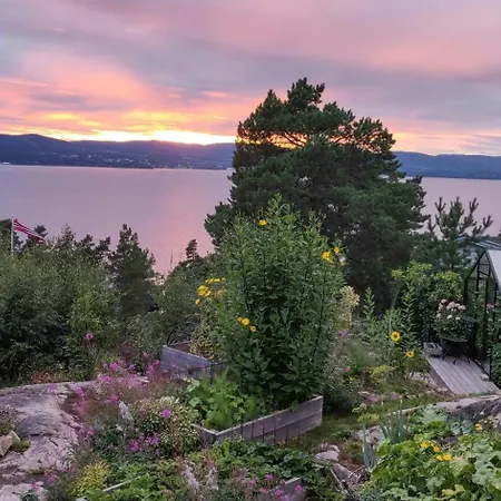 With Views Of The Oslofjord On Nesodden Ferienhaus